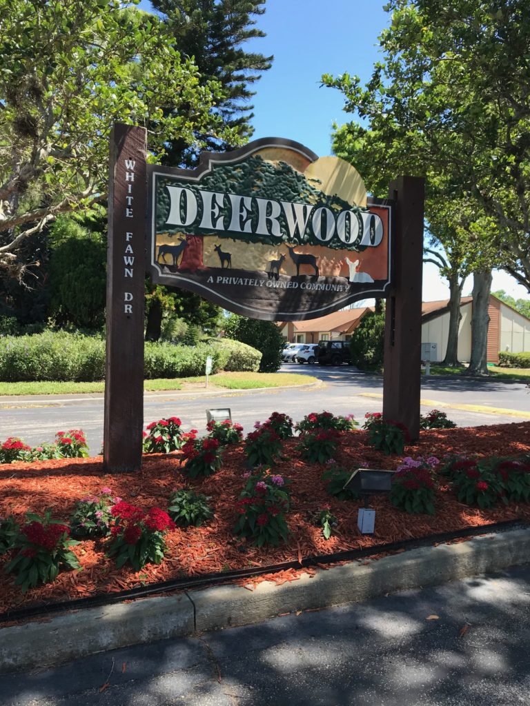 Deerwood Community Sign